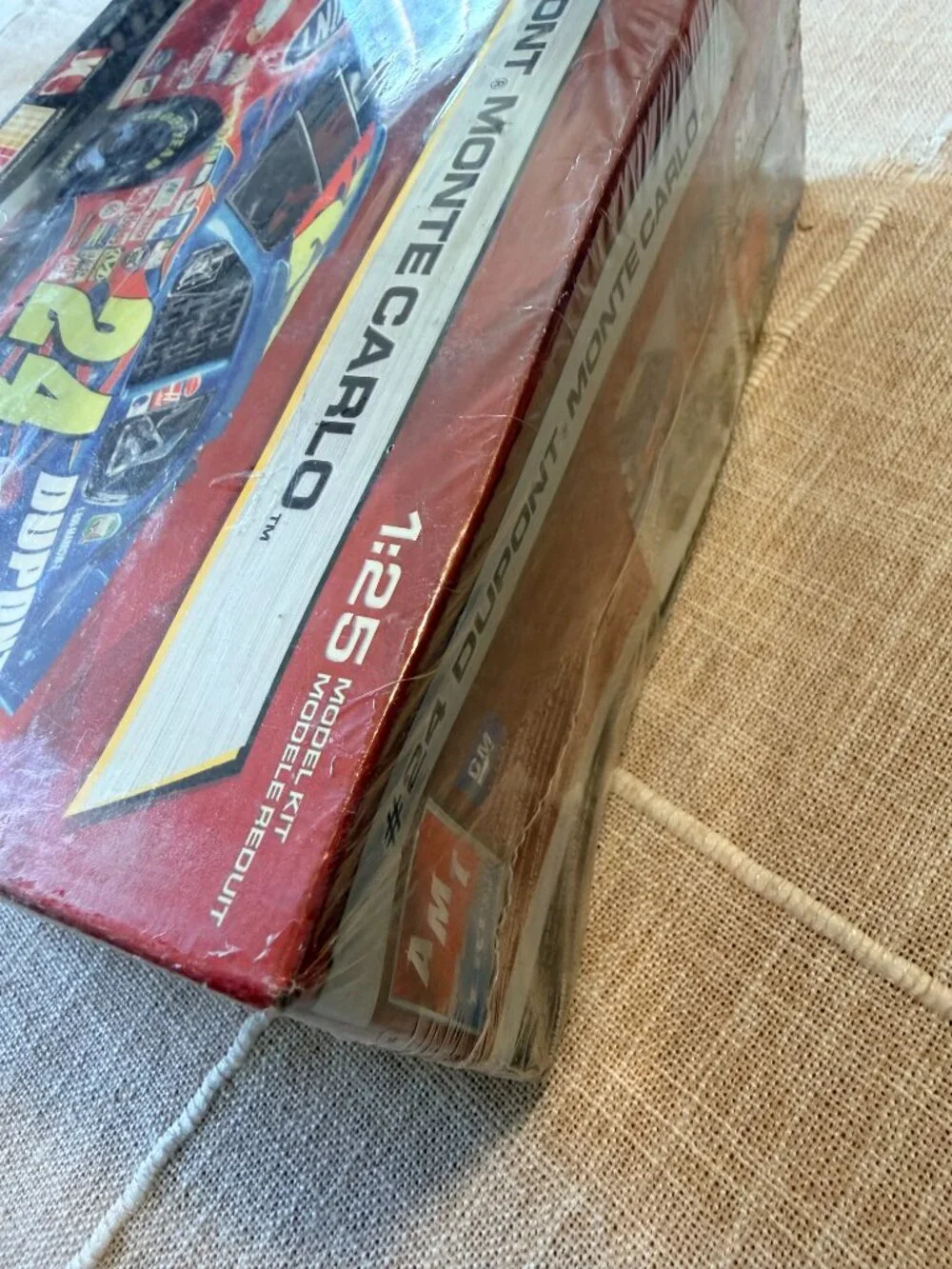 Jeff Gordon Nascar Dupont 2005 Monte Carlo Model AMT-ERTL #24 Model kit #38294